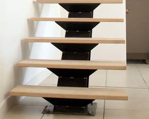 实木楼梯踏板：楼梯间开间为什么一般不会太大？