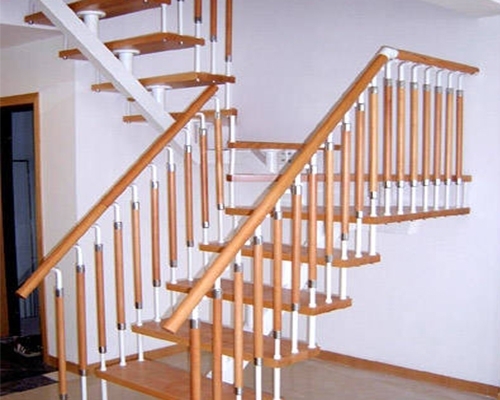 霸州楼梯厂家：钢木楼梯要不要防锈呢？