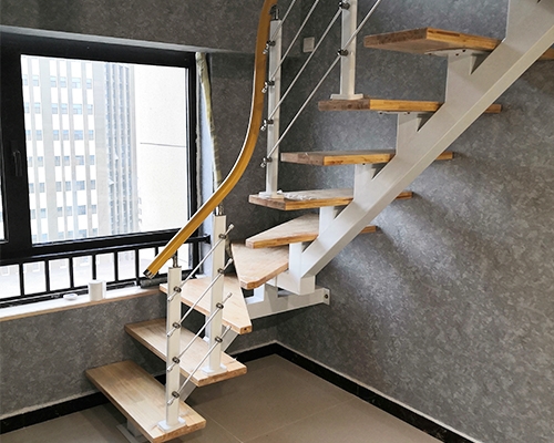 霸州钢木楼梯材质：碳素结构钢板